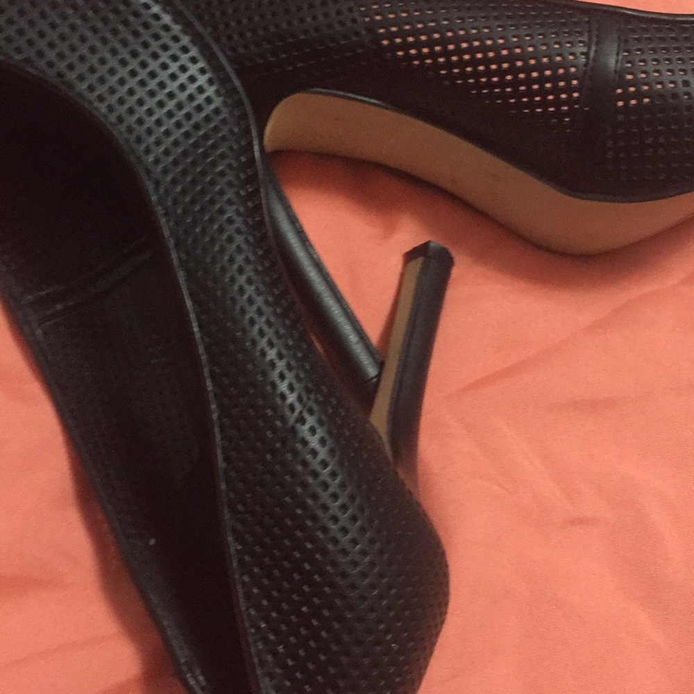 Black GUESS pumps - Picture 6 of 7